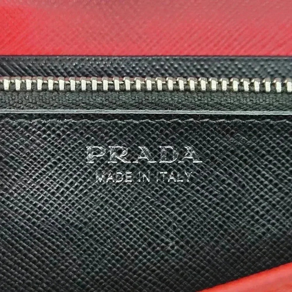 🎁Prada Rouge Grommet Embellished Leather WOC - Picture 3 of 17